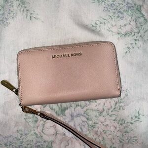 Michael kors wristlet wallet